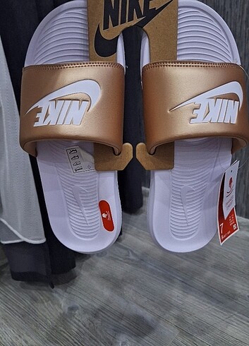 Nike Nike Orijinal Terlik 38 numara içi yumuşacık çok hafif ve şık Te