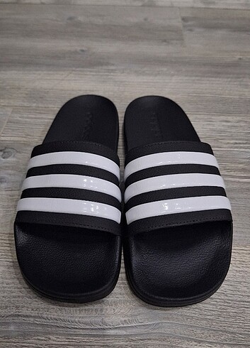 Orjinal Adidas Terlik 38 numara iç etiketi 240