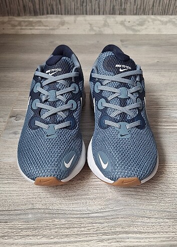 39 Beden gri Renk Orjinal Unisex Spor Ayakkabısı çok rahat 39 numara giyene tam ol