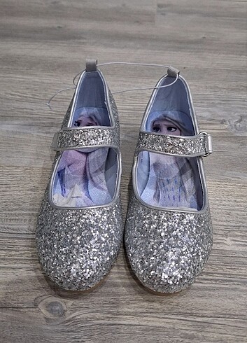 H&M H&M Lisanslı Disney Ayakkabısı iç etiketi
