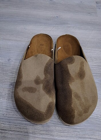 44 Beden camel Renk H&M Süet Terlik ürün bir kısmına zeytin yağı döküldü 44 numara b