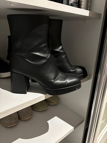 38 Beden Bershka siyah topuklu bot