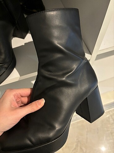 Bershka siyah topuklu bot