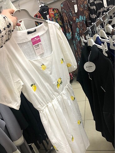 Mini beyaz limonlu elbise