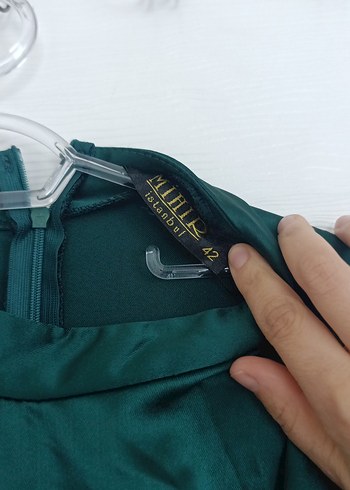 42 Beden Yeşil Uzun Kollu Drapeli Nakışlı Abiye