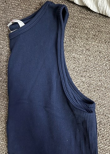 Yüksek Yakalı Kolsuz Lacivert Crop - Görsel 4