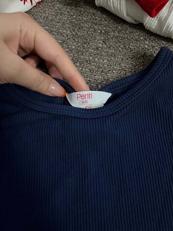 Yüksek Yakalı Kolsuz Lacivert Crop - Görsel 5