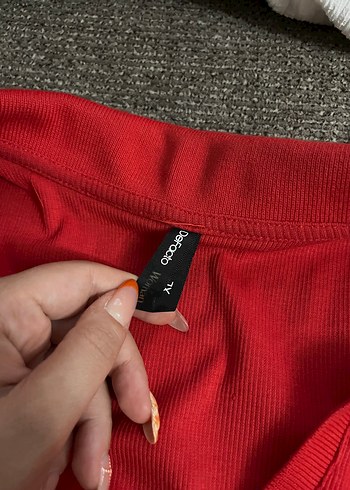 Defacto Kırmızı V-Yaka Polo Tişört - Görsel 4