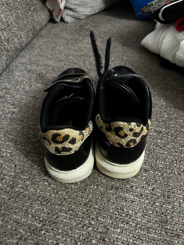 Parlak Siyah Yılan Desenli Kız Çocuk Spor Ayakkabı - Görsel 2