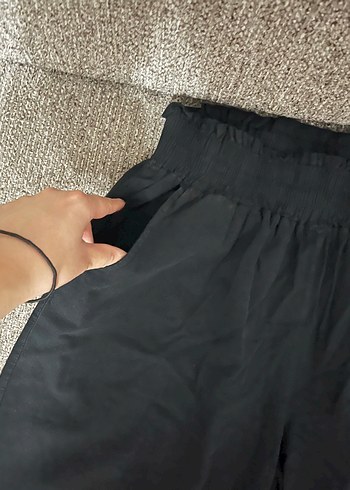 Siyah Keten Rahat Kesim Kadın Şort - Görsel 2