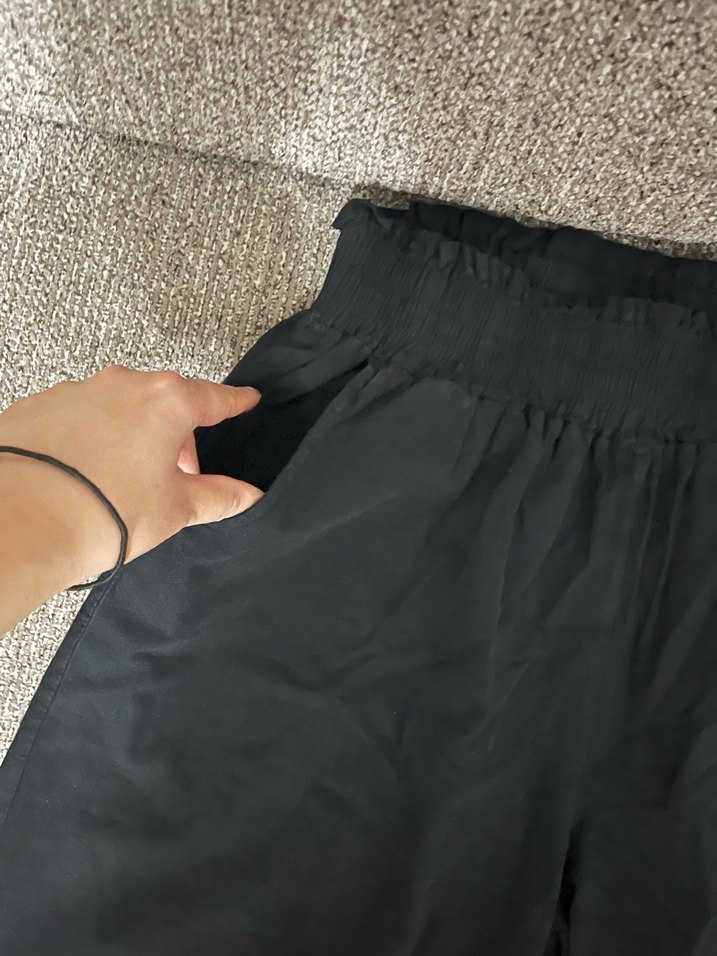 Siyah Keten Rahat Kesim Kadın Şort - Görsel 2