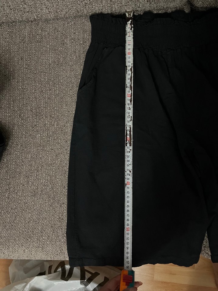 Siyah Keten Rahat Kesim Kadın Şort - Görsel 4