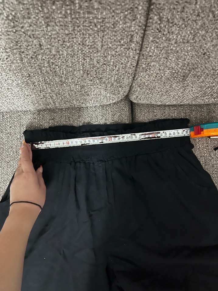 Siyah Keten Rahat Kesim Kadın Şort - Görsel 5