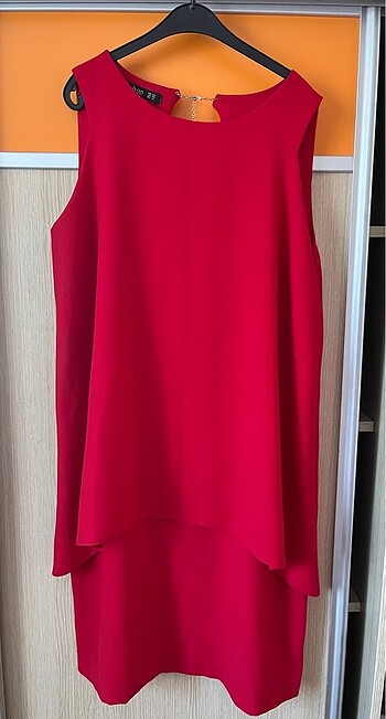 Kırmızı Elbise