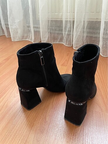 37 Beden siyah Renk Bershka bot