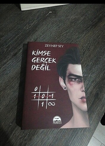 Kimse Gerçek Değil 