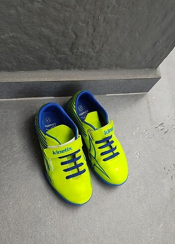 Kinetix Cocuk futbol ayakkabisi