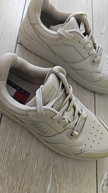 37 Beden Spor ayakkabi tommy