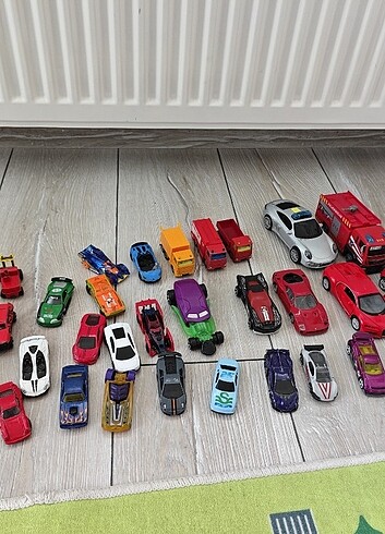 Hot wheels arabalar 34 tane