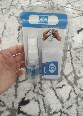 Diğer Essilor Gözlük Temizleme Seti Beyaz