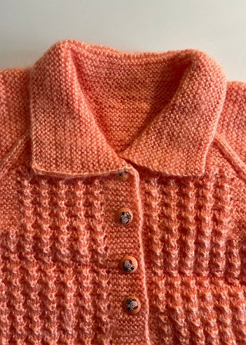 El Örgüsü Somon Rengi Yakalı Bebek Hırkası - Görsel 2