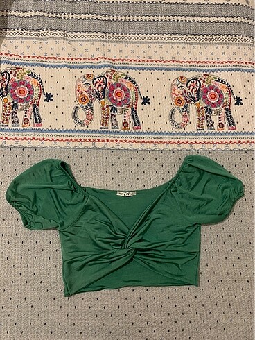 yeşil kısa kollu crop bluz