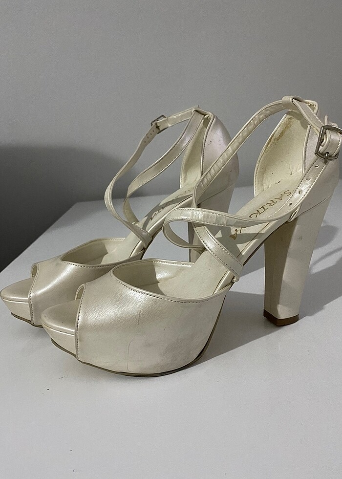 Beyaz topuklu ayakkabı - Görsel 2