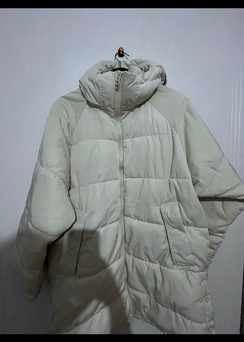 Pull and Bear Ekru Mont