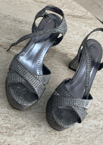 Gri Yılan Desenli Platform Topuklu Kadın Ayakkabı - Görsel 2