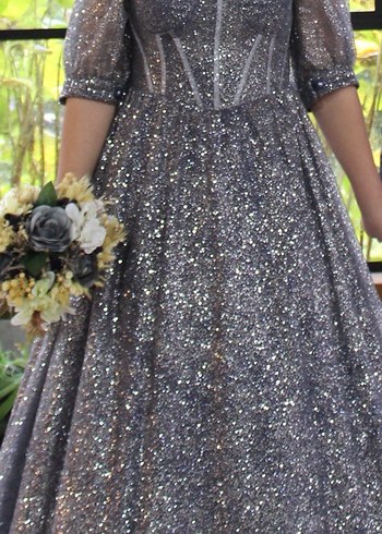 Sim Detaylı Uzun Gri V Yakalı Nişan Elbisesi - Görsel 2