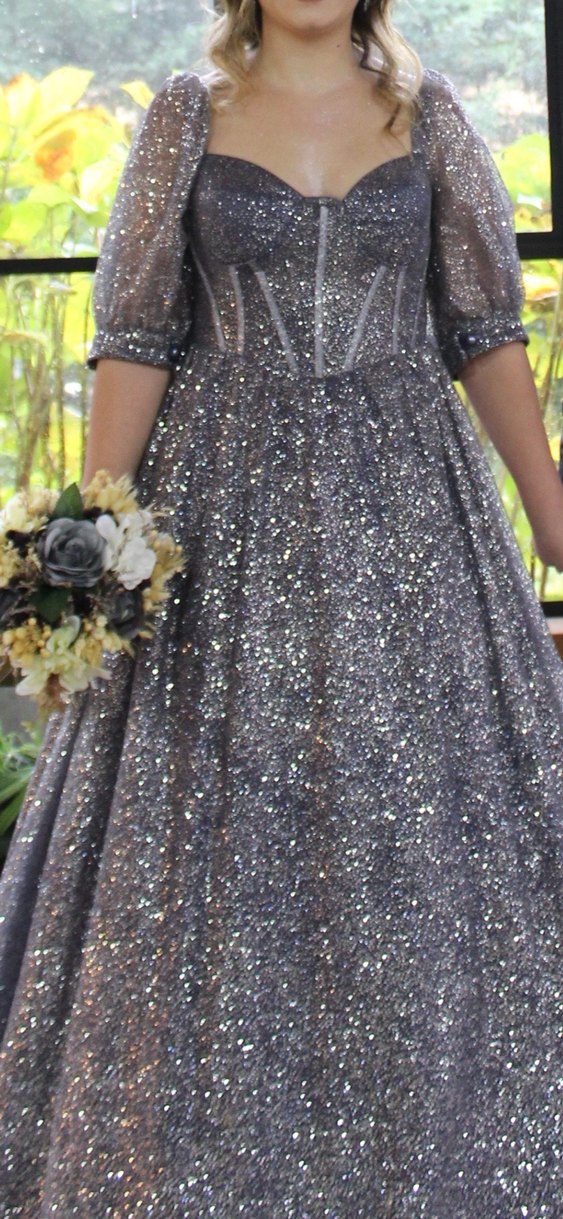 Sim Detaylı Uzun Gri V Yakalı Nişan Elbisesi - Görsel 2