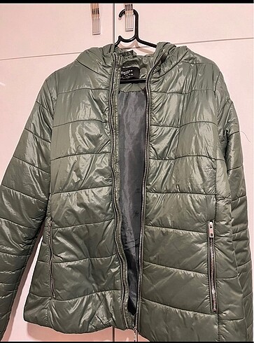 36 Beden yeşil Renk Bershka Şişme Mont
