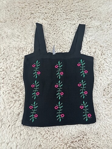 Siyah askılı crop xs beden için uygun