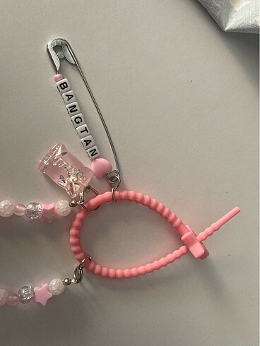 Beden bangtan yıldızlı pembe anahtarlık