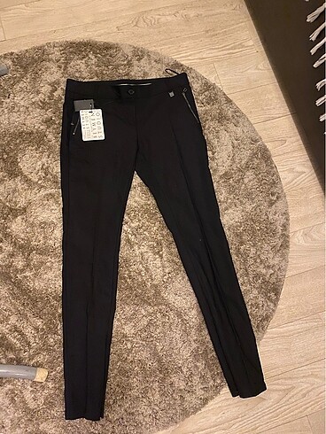 38 Beden Beymen Pantolon Etiketi Üzerinde