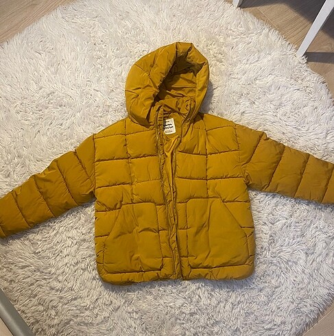 Zara Mont