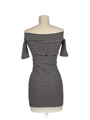 xs Beden PreLoved Kısa Elbise %70 İndirimli.