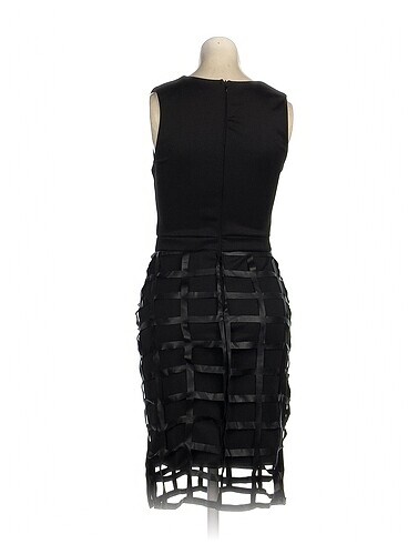 m Beden PreLoved Kısa Elbise %70 İndirimli.