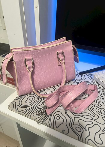 Pembe kol el çantası