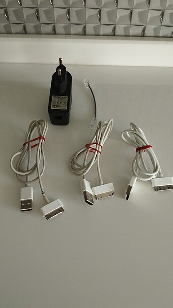 Şarj kabloları ve adaptör