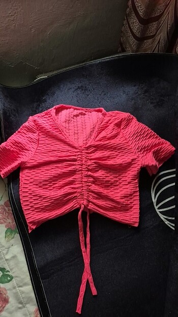 Pembe büzgü detaylı bluz