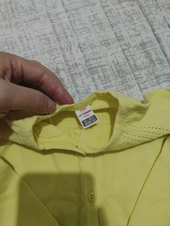 Sarı Düğmeli Kız Hırka - Görsel 3