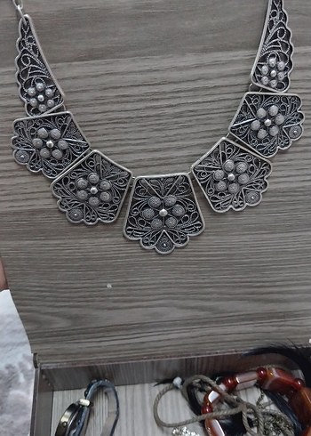 Uzun Gri Nakışlı Boncuklu Bohem Kolye