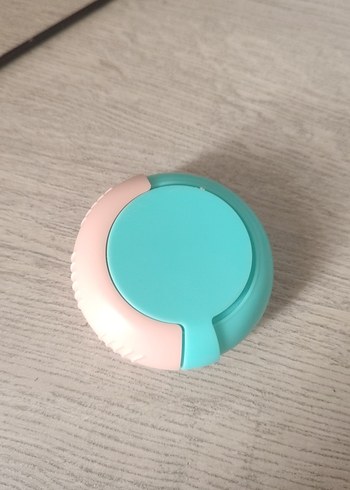 Burt's Bees Turkuaz ve pastel kablolu kulaklık kutusu