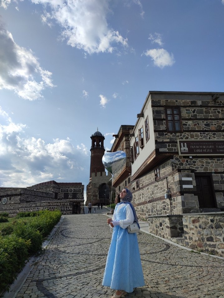 Mavi Drape Detaylı Uzun Tesettür Abiye - Görsel 4