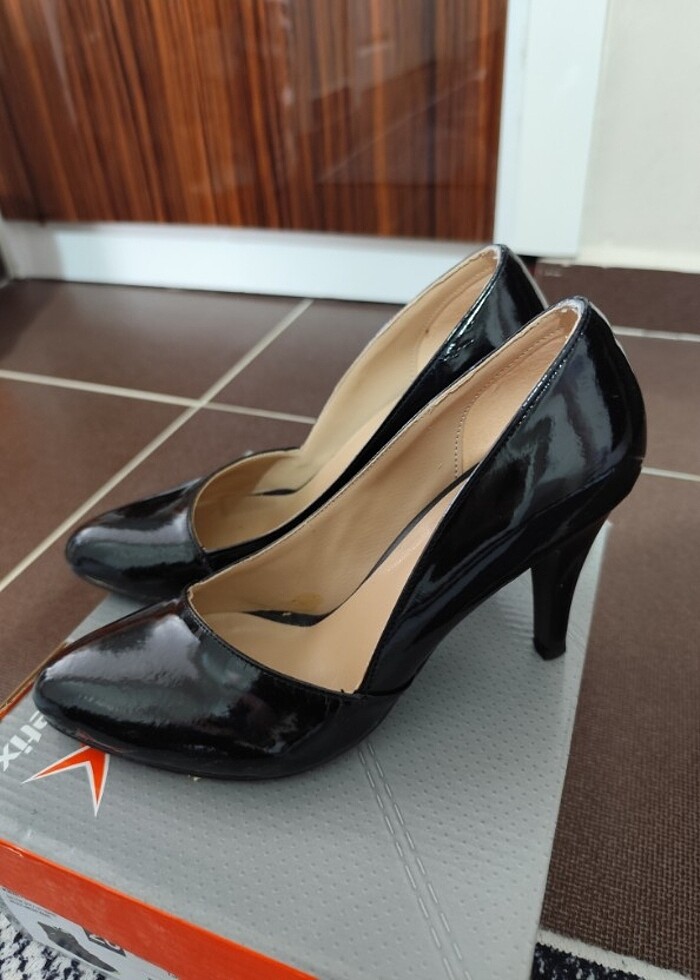 Siyah renk topuklu ayakkabı  - Görsel 2