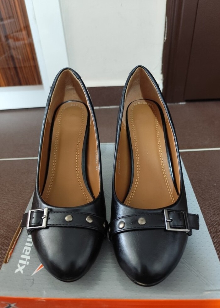 Siyah topuklu ayakkabı  - Görsel 2