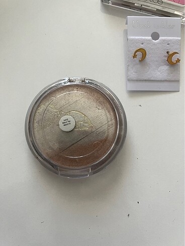  E.L.F Bronzing powder