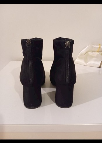 Kadın Siyah Süet Topuklu Botlar - Görsel 2
