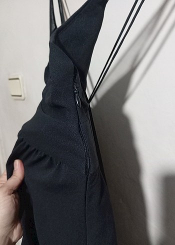 s Beden Siyah V Yakalı İnce Askılı Mini Elbise